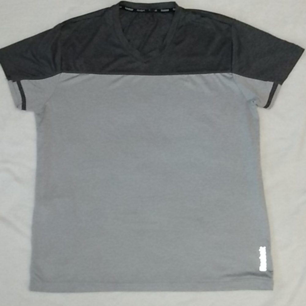 Reebok Men's running short sleeve with pocket reflective shirt like new large